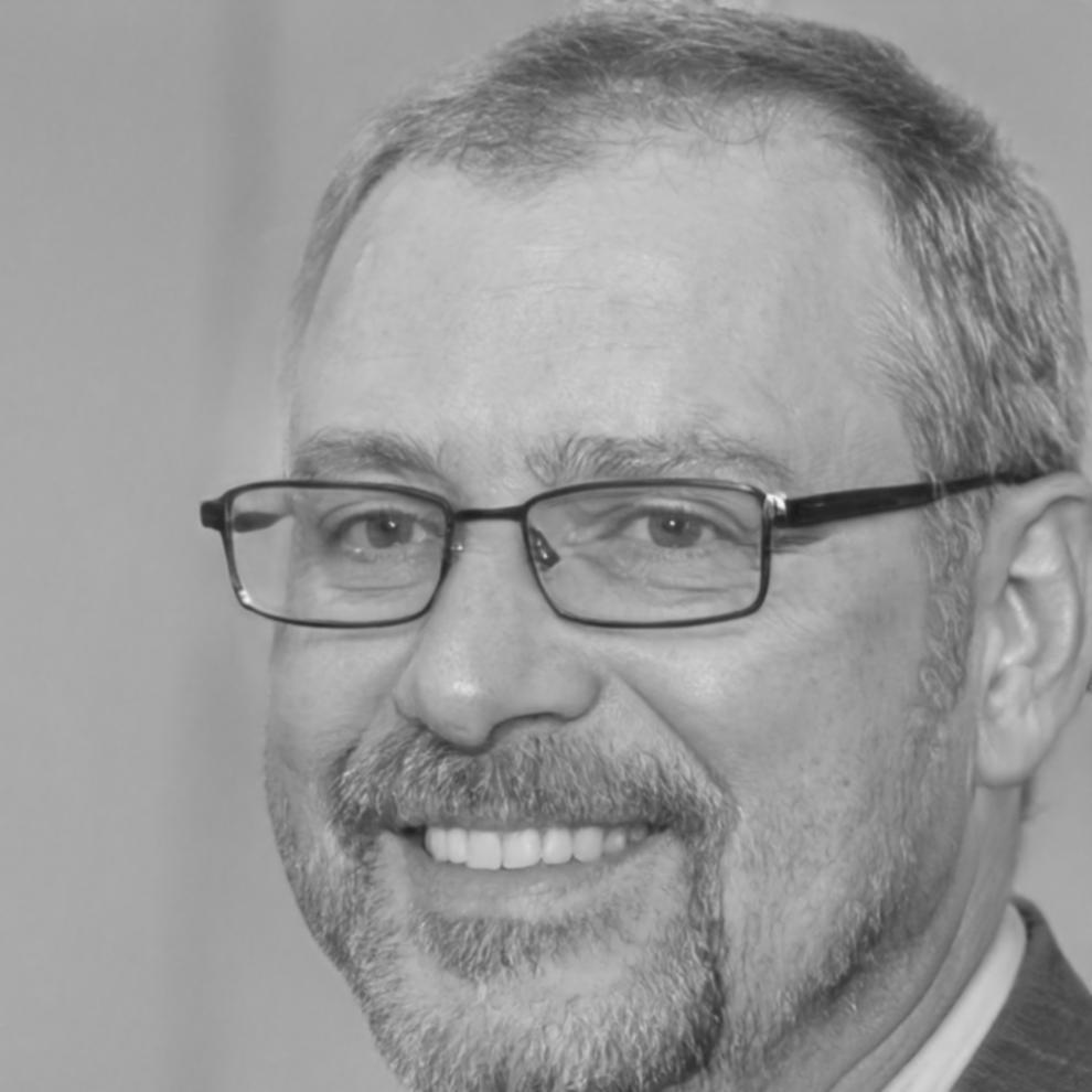 Retrato profesional de Erasmo Villalobos